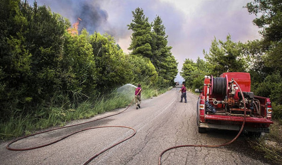 Δεκαοκτώ δασικές πυρκαγιές εκδηλώθηκαν σήμερα σε όλη την Ελλάδα