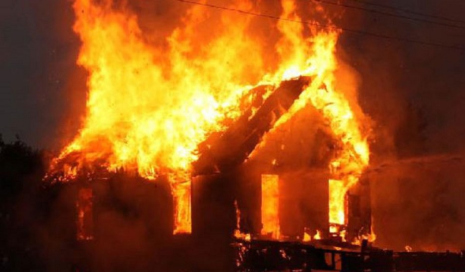 Πρόεδρος Δημοτικού Συμβουλίου Αιγιαλείας: Έχουν καεί πάνω από 20 σπίτια στη Ζήρια