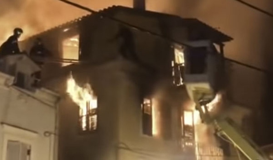 Φωτιά σε τριώροφο σπίτι στη Κέρκυρα: Σε κρίσιμη κατάσταση ο πατέρας