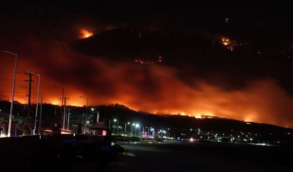 Meteo: Τι οδήγησε στην καταστροφική πυρκαγιά στον Σχίνο Κορινθίας
