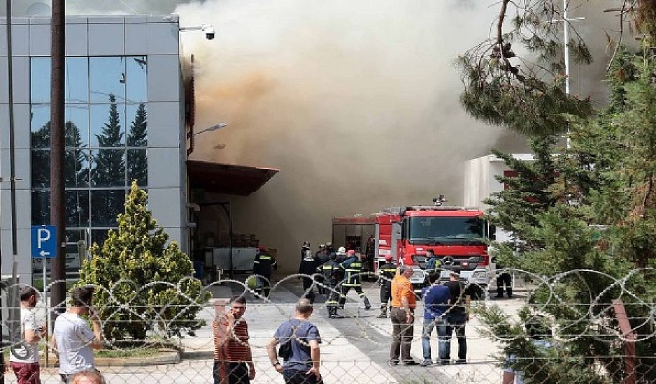 Ξάνθη: Έσβησε  η φωτιά στο εργοστάσιο μπαταριών - Προληπτικά μέτρα
