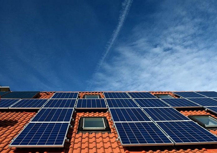 Επιδότηση ηλιακού θερμοσίφωνα και πρόγραμμα Φωτοβολταϊκά στη Στέγη