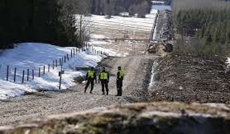Φινλανδία: Στήνει φράχτη στα νέα σύνορα του ΝΑΤΟ με τη Ρωσία – Τρία μέτρα ύψος, 200 χλμ. μήκος