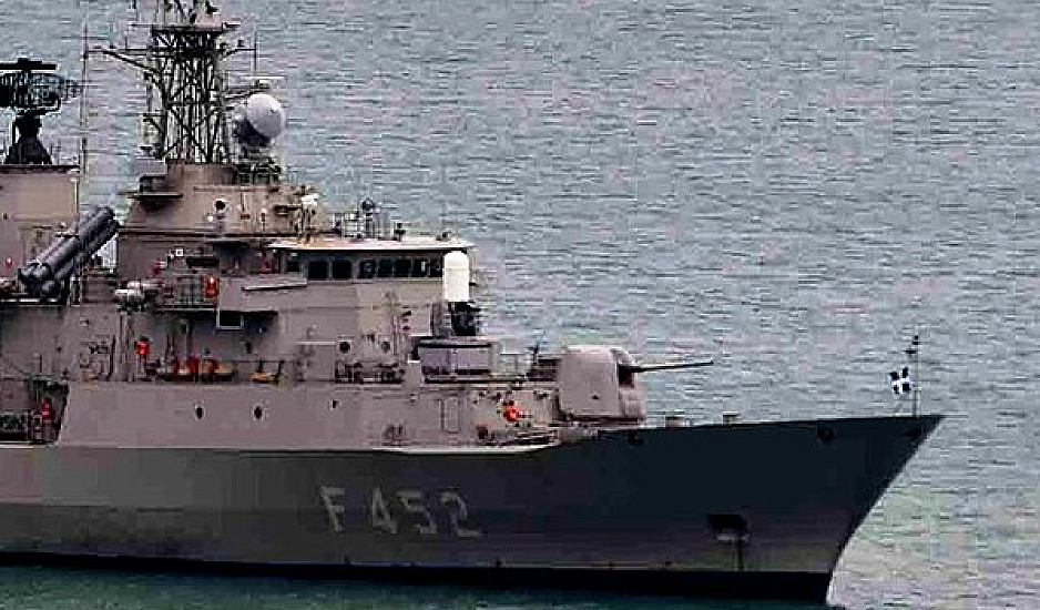 Η Φρεγάτα Ύδρα και το αρματαγωγό Λέσβος του Πολεμικού Ναυτικού στο Ναύπλιο