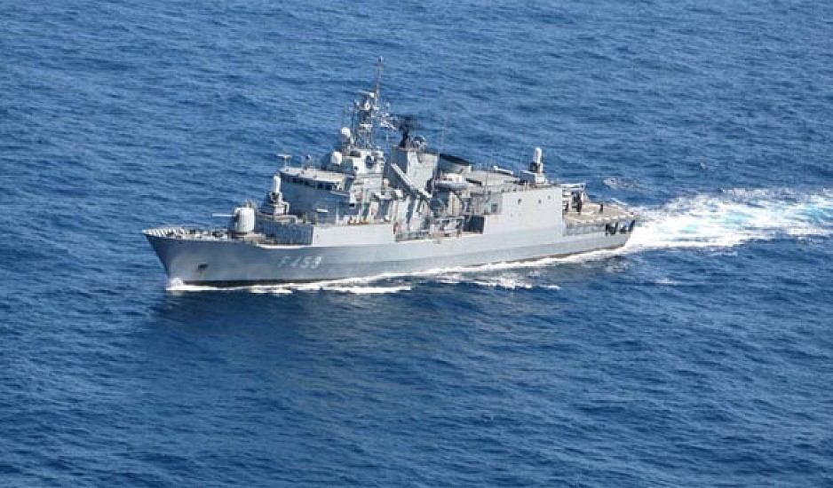 Συναγερμός στο Ναυτικό λόγω κρουσμάτων κορονοϊού σε φρεγάτα
