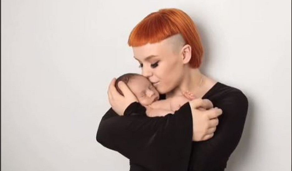 24χρονη single στο Νότιο Λονδίνο έγινε μαμά με κιτ γονιμοποίησης 30 λιρών που αγόρασε online