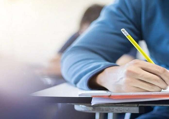 Καταργείται η αργία των Τριών Ιεραρχών για φροντιστήρια και κέντρα ξένων γλωσσών