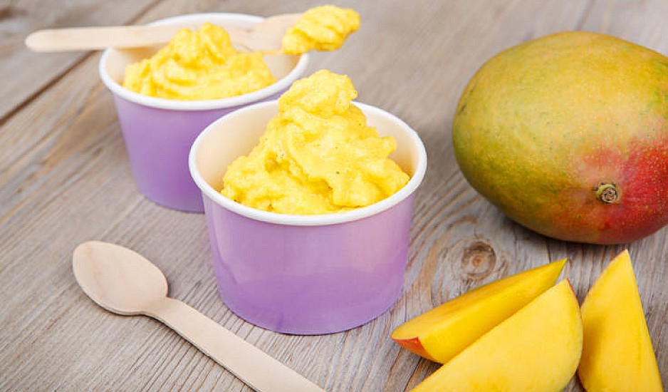 Σπιτικό frozen yogurt με γεύση μάνγκο