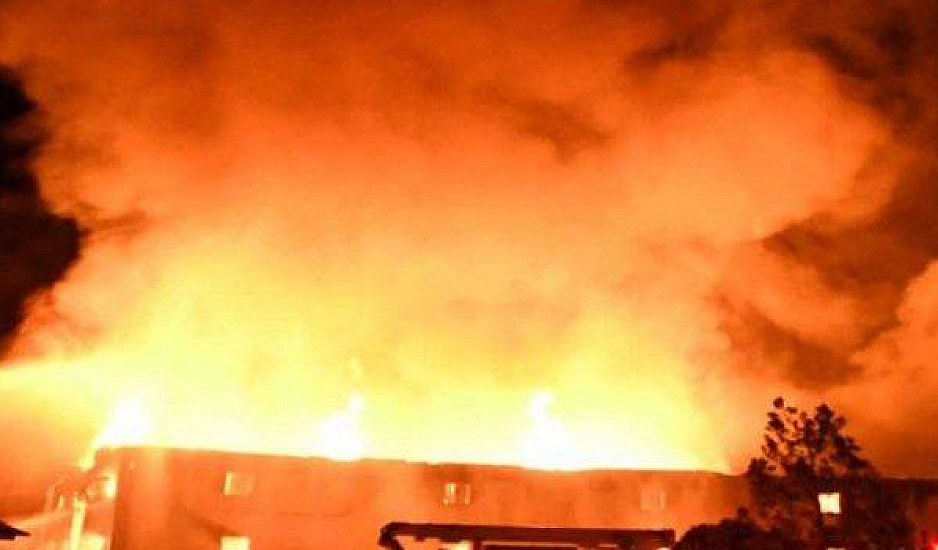 Λάρισα: Στις φλόγες εργοστάσιο