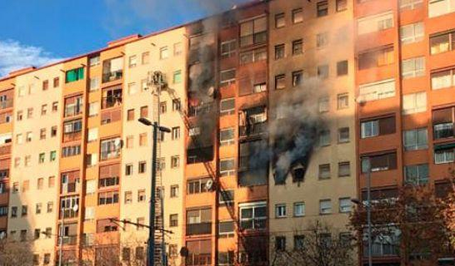 Ισπανία: Τρεις νεκροί και 16 τραυματίες από πυρκαγιά σε 6ωροφη πολυκατοικία
