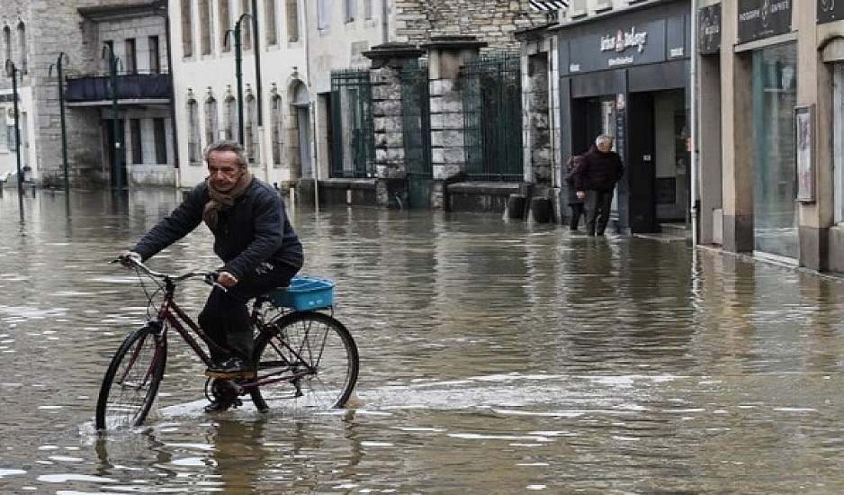 Γαλλία: Επτά αγνοούμενοι, μεταξύ αυτών δύο παιδιά, έπειτα από σφοδρές βροχοπτώσεις