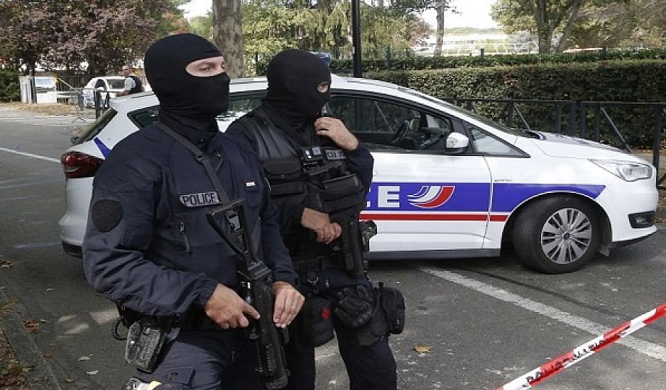 Συναγερμός στο Παρίσι: Νεκρός ένοπλος που απείλησε αστυνομικούς