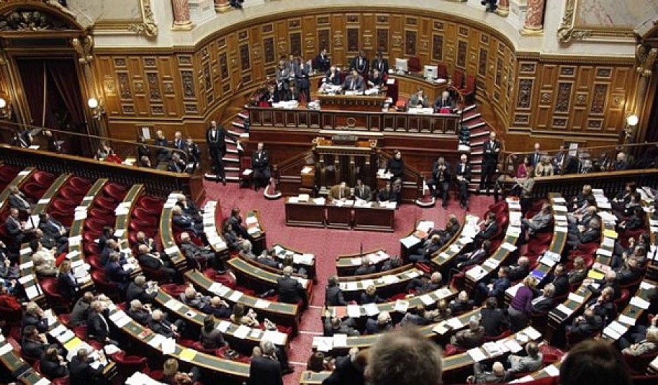 Γαλλία: Η Γερουσία ενέκρινε την αναστολή του φόρου στα καύσιμα