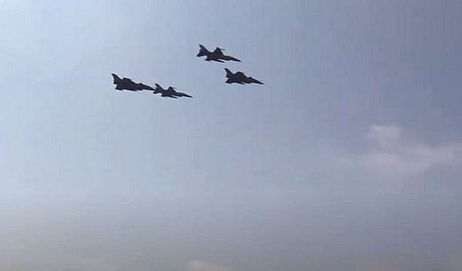 Ελληνικά F-16 και γαλλικά Rafale  πετούν μαζί στον αέρα της Κύπρου