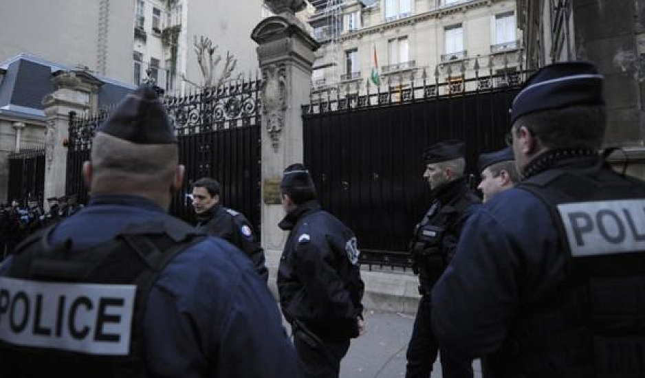 Συναγερμός στη Γαλλία: Στρατιωτικός πυροβόλησε άντρα που απειλούσε με μαχαίρι