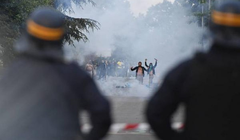 Γαλλία: Επεισόδια διαδηλωτών και αστυνομίας στους εορτασμούς της Ημέρας της Βαστίλης