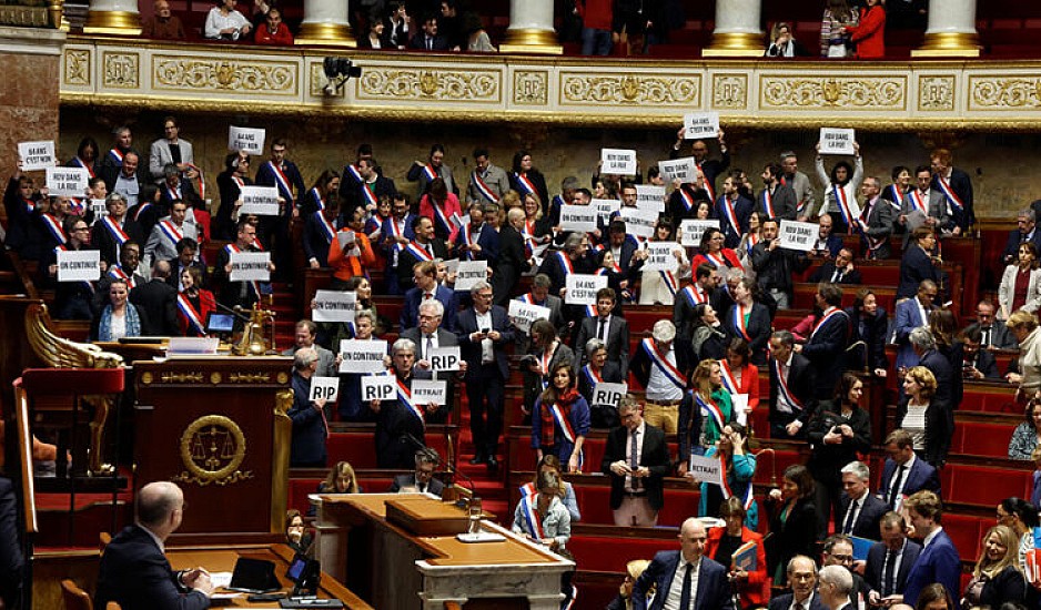 Γαλλία: Καταψηφίστηκαν και οι δύο προτάσεις μομφής κατά της κυβέρνησης Μακρόν