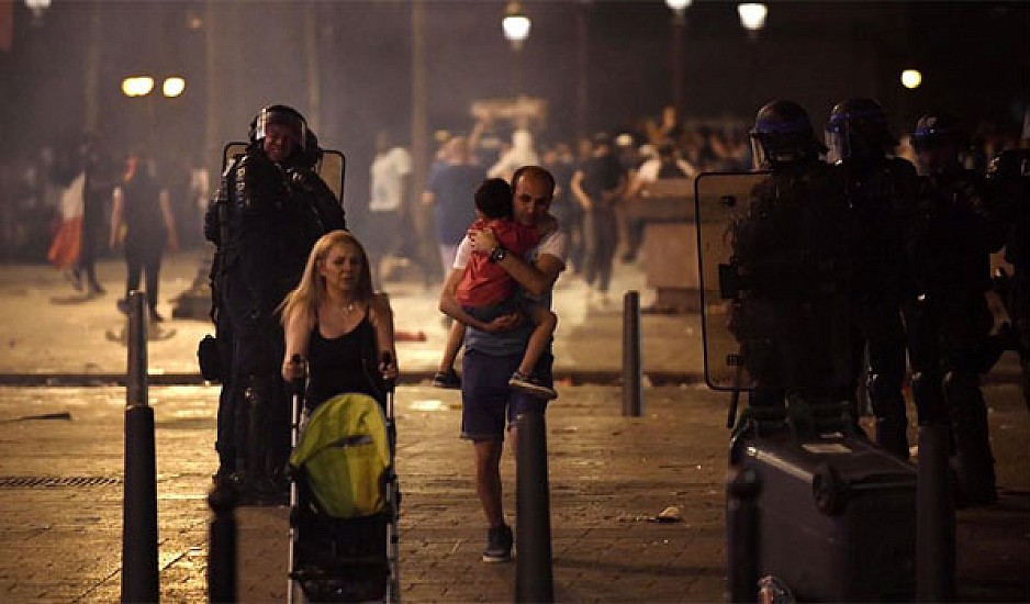 Γαλλία: Δυο νεκροί και ταραχές στο περιθώριο των πανηγυρισμών για την κατάκτηση του Μουντιάλ
