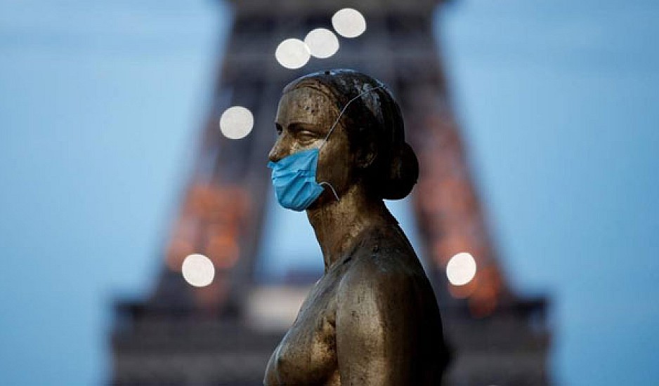 Γαλλία: Περισσότερες από 300.000 νέες μολύνσεις κορονοϊού σε ένα 24ωρο