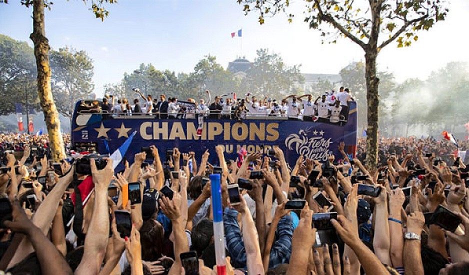 Παρίσι: Υποδοχή ηρώων στην παγκόσμια πρωταθλήτρια Γαλλία!