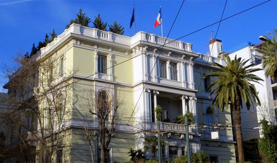Επίθεση του Ρουβίκωνα με μπογιές στη γαλλική πρεσβεία