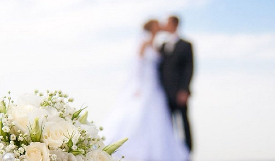 Κρήτη: Αναστάτωση σε γαμήλιο γλέντι στην Κρήτη όταν κατέρρευσε γυάλινο αναβατόριο