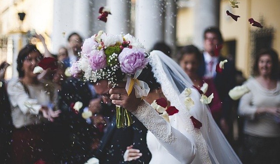 Θεσσαλονίκη: Έντεκα τα κρούσματα κορονοϊού μετά από γαμήλιο γλέντι – Θετικός και ο γαμπρός