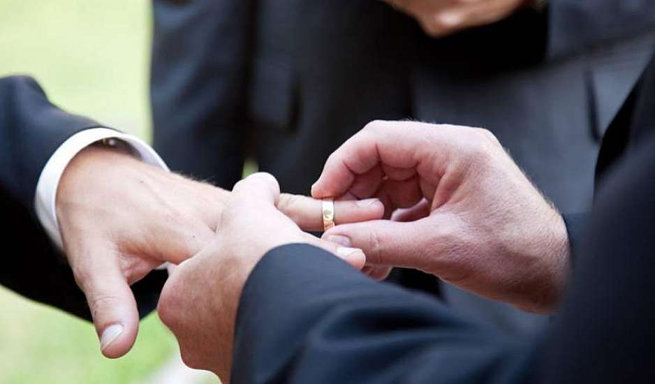 Αντιφρονούντες ιερείς της Ρωμαιοκαθολικής εκκλησίας υπέρ της ευλογίας των γάμων ομοφυλοφίλων