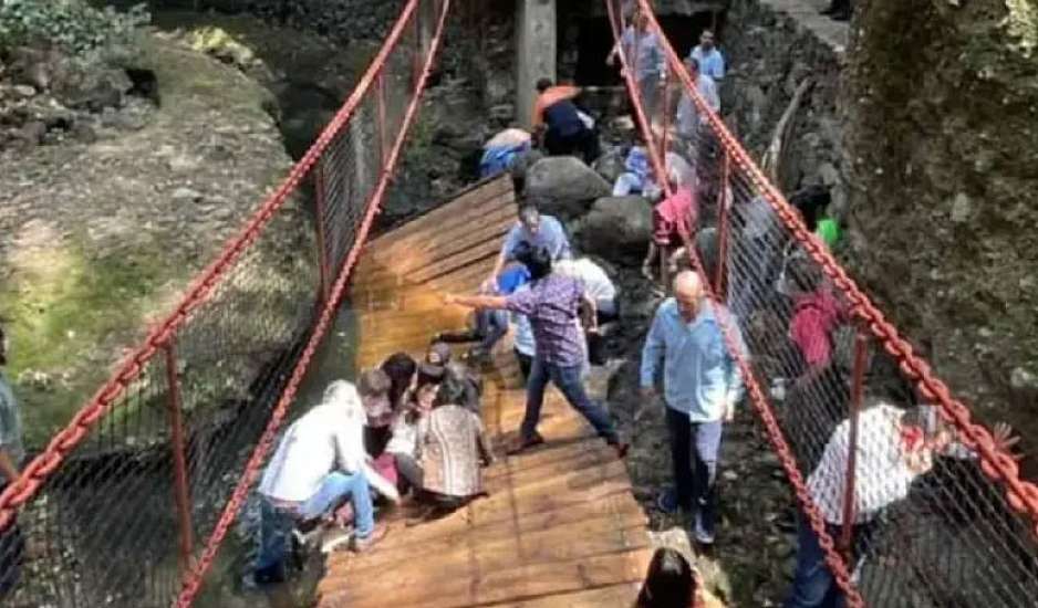 Μεξικό: Κρεμαστή γέφυρα κατέρρευσε στα εγκαίνιά της- 25 τραυματίες