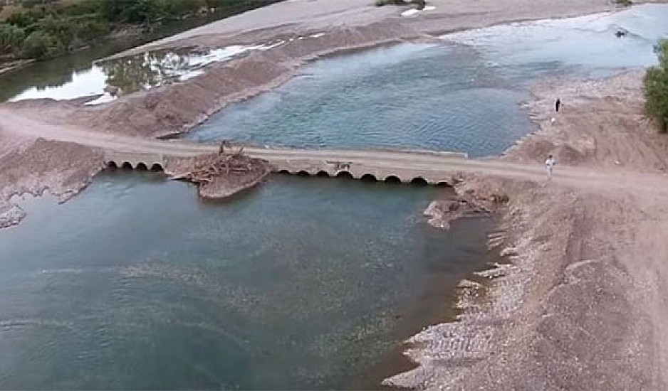 Κακοκαιρία: Γκρεμίστηκε γέφυρα που ένωνε την Ναύπακτο με το Αγρίνιο