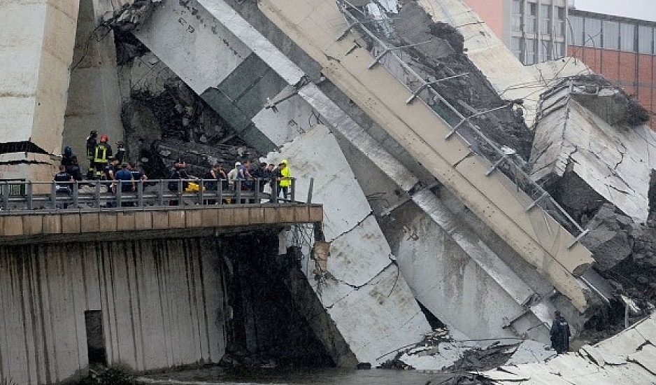 Γένοβα: Τουλάχιστον 35 οι νεκροί από την κατάρρευση γέφυρας - Φόβοι ότι μπορεί να αυξηθεί