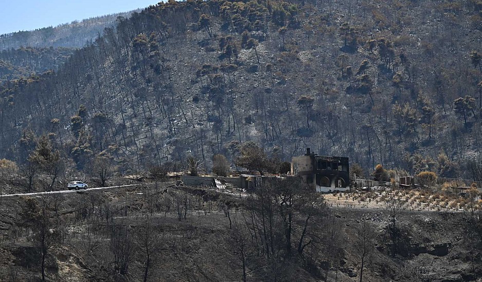 Καταστροφική η φωτιά στα Γεράνεια Όρη - Κίνδυνος για πλημμύρες, κατολισθήσεις και λασπορροές