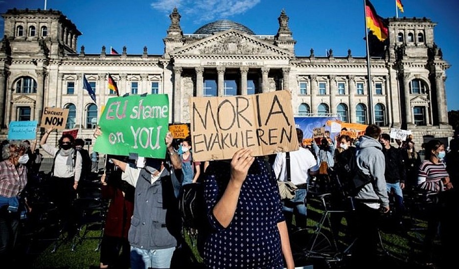 Γερμανία: Μαζικές διαδηλώσεις για τη Μόρια - Ζητούν από την ΕΕ να υποδεχτεί πρόσφυγες από την Λέσβο