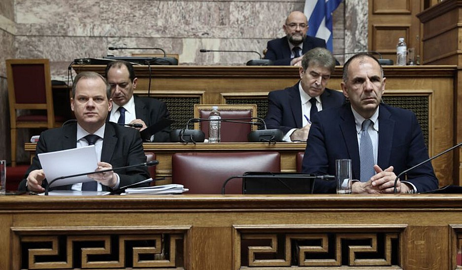 Συνεδρίαση Επιτροπής Θεσμών: Τι κατέθεσαν Καραμανλής, Γεραπετρίτης, Σπίρτζης, Χρυσοχοΐδης
