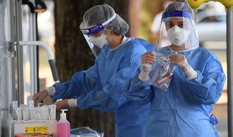 Στο κόκκινο η Αττική με 207 κρούσματα - Πού εντοπίζονται τα 460  νέα κρούσματα κορονοιού