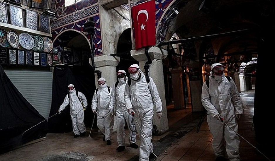 Νέο ρεκόρ κρουσμάτων και νεκρών από κορονοιό στη Τουρκία για 10η σερί μέρα