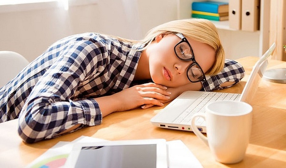 Αισθάνεστε εξαντλημένοι; Οι απροσδόκητες συνήθειες που κλέβουν την ενέργειά σας