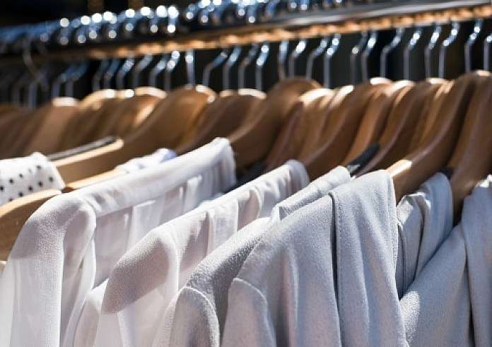 Τι ρούχα πρέπει να φοράς για άνεση και δροσιά κατά τον καύσωνα;
