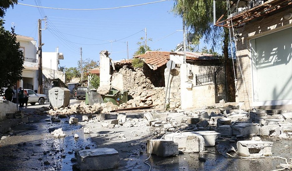 Σεισμός - Κρήτη: Δύσκολη η νύχτα στο Αρκαλοχώρι - Συγκλονίζουν οι εικόνες καταστροφής από drone