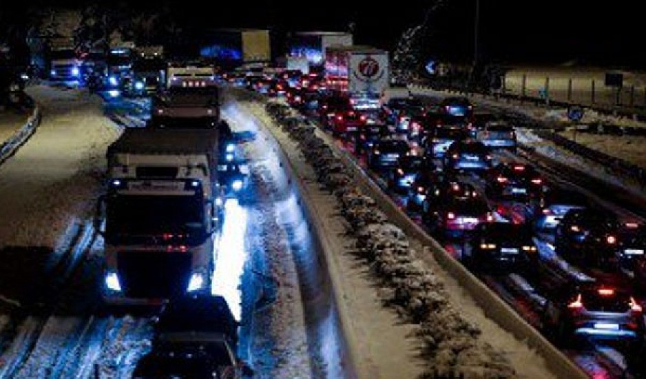 Έκτακτο: Διακοπή της κυκλοφορίας των οχημάτων στην οδό Λιοσίων λόγω πυρκαγιάς