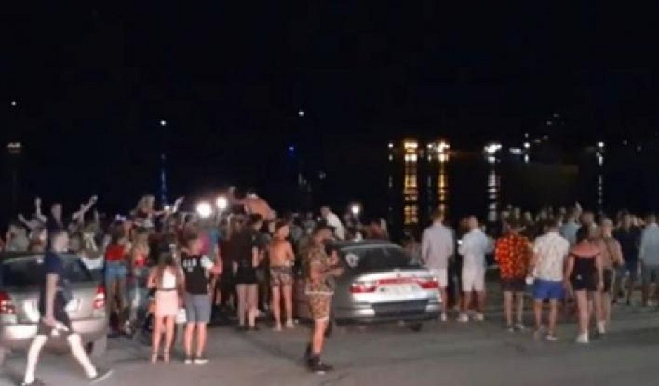 Ζάκυνθος: Απόβαση εκατοντάδων τουριστών στον Λαγανά για φεστιβάλ ξεσαλώματος