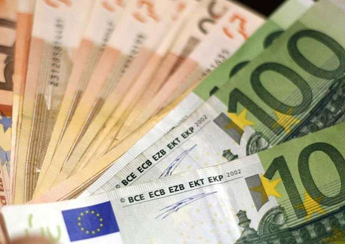 Επίδομα 100 ευρώ: Πότε καταβάλλεται – Τα τελευταία δεδομένα