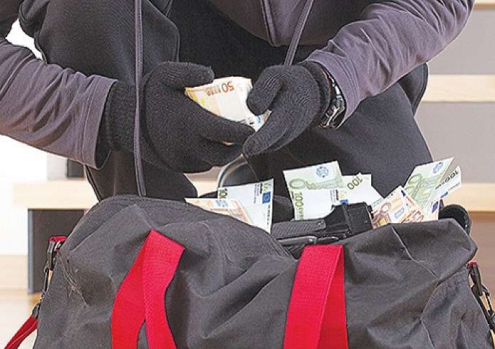 Θεσσαλονίκη: Προσποιήθηκε τον συντηρητή ασανσέρ - Πήρε 200 χιλ. ευρώ από 73χρονη