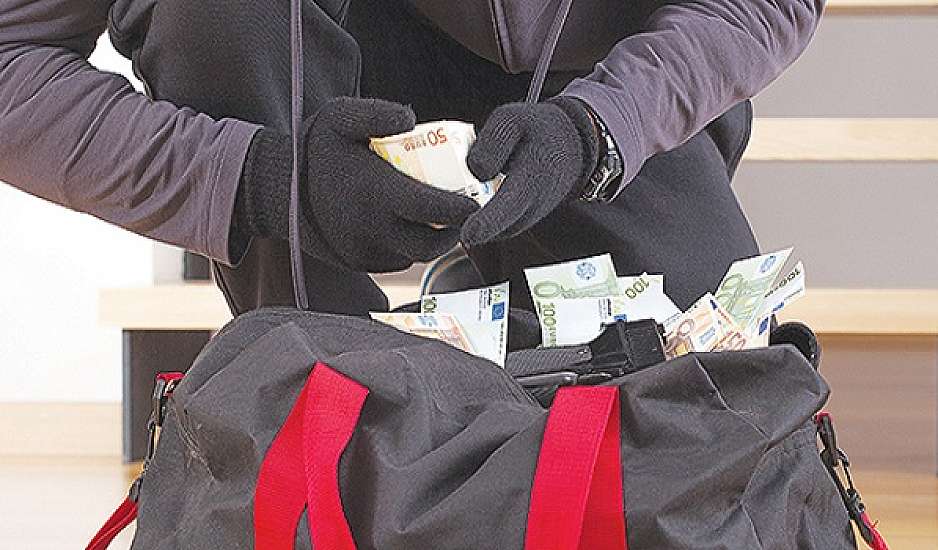 Θεσσαλονίκη: Προσποιήθηκε τον συντηρητή ασανσέρ - Πήρε 200 χιλ. ευρώ από 73χρονη