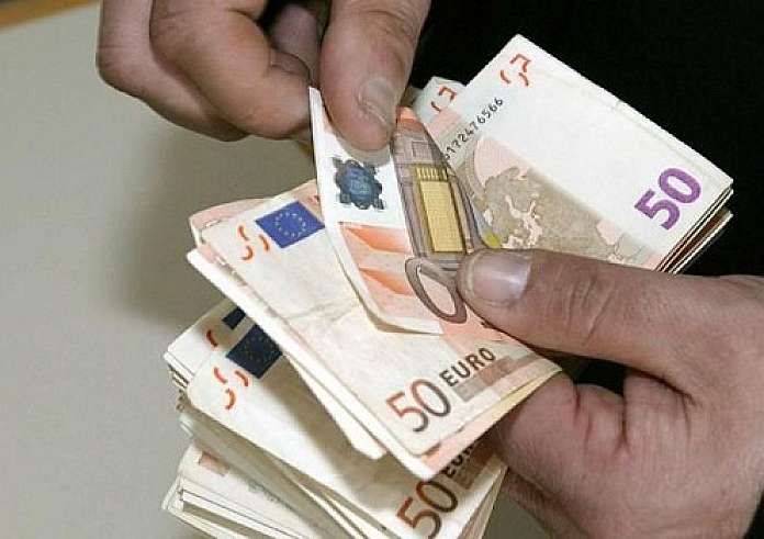 Επιδόματα: Από σήμερα η καταβολή τους μέσω προπληρωμένης κάρτας