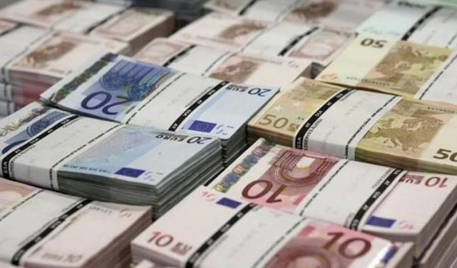 Περαστικός επέστρεψε σακίδιο με 16.000 ευρώ στον ιδιοκτήτη του!