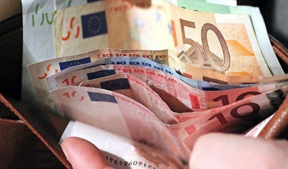 Τρίκαλα: Άνεργη 52χρονη βρήκε 1.500 ευρώ και τα επέστρεψε