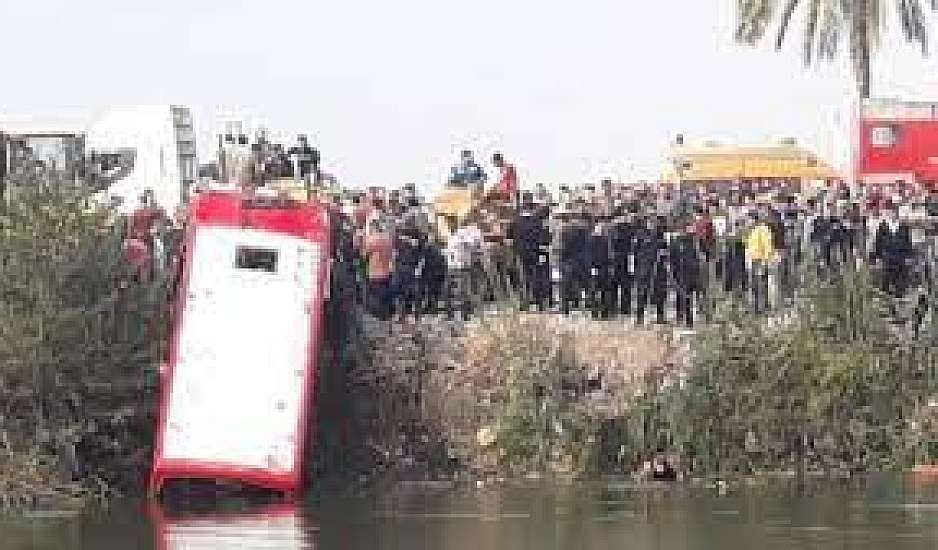 Αίγυπτος: Λεωφορείο έπεσε σε κανάλι - Τουλάχιστον δεκαεννιά οι νεκροί