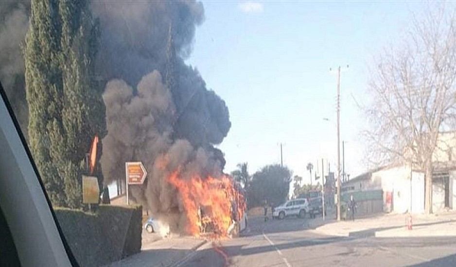 Κύπρος: Φωτιά σε λεωφορείο με μαθητές