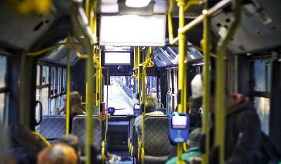 Ηλεία: Ανήλικοι επιτέθηκαν σε λεωφορείο μαθητών από τη Γαλλία - Πέταξαν πέτρες